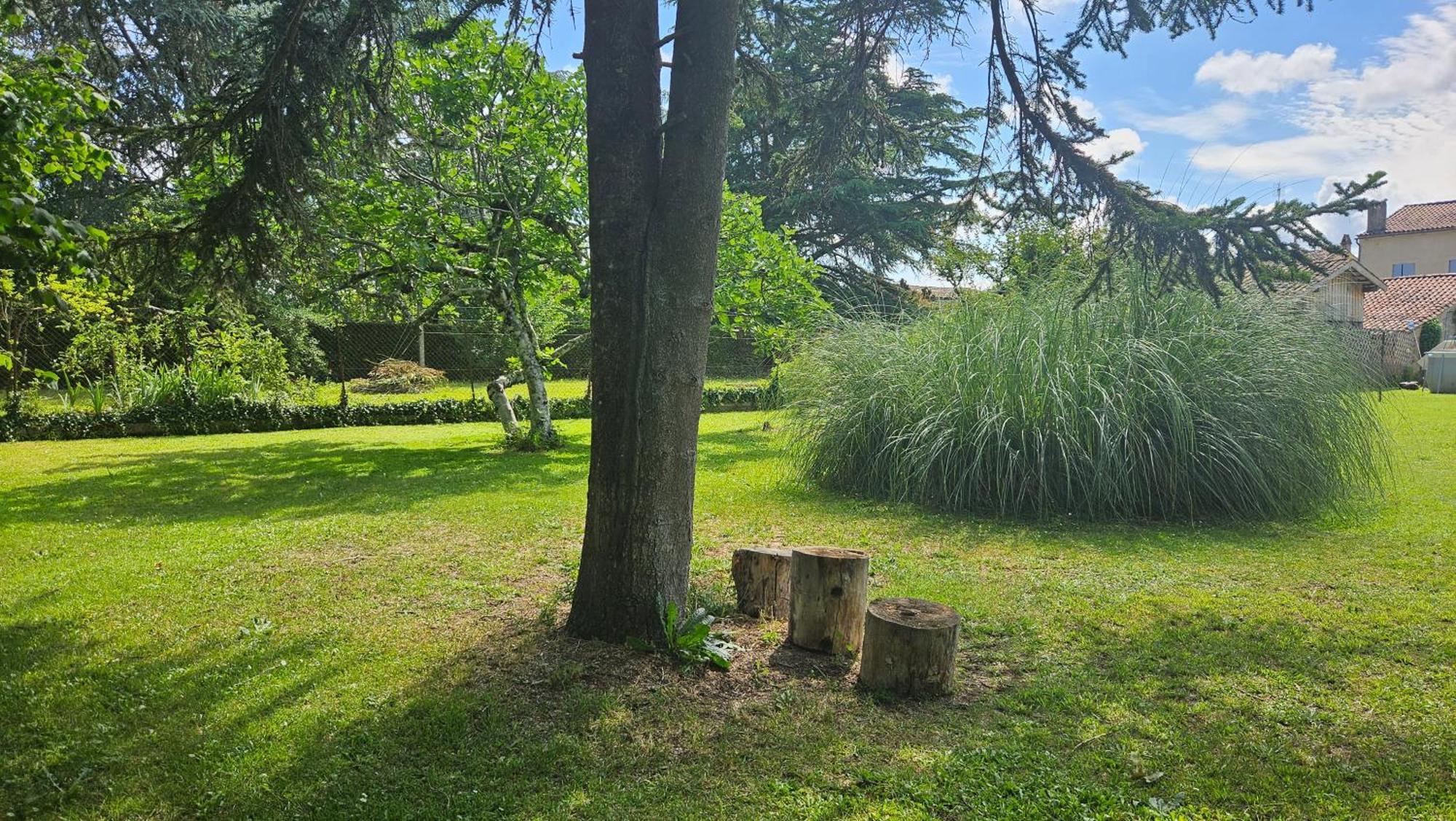 Chambres Et Gites Les Deux Chenes Pres De Bergerac Le Fleix Exterior photo