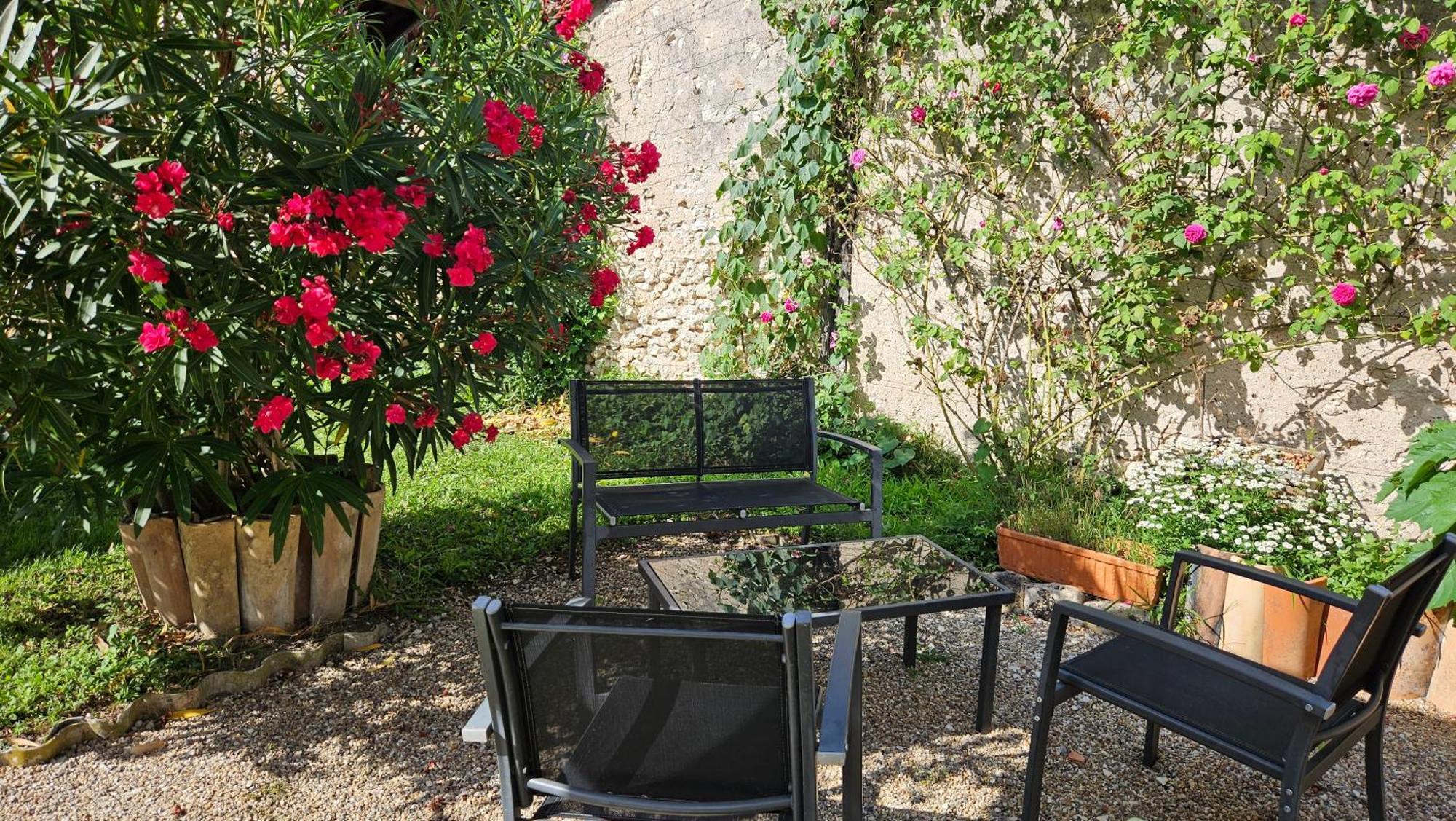 Chambres Et Gites Les Deux Chenes Pres De Bergerac Le Fleix Exterior photo