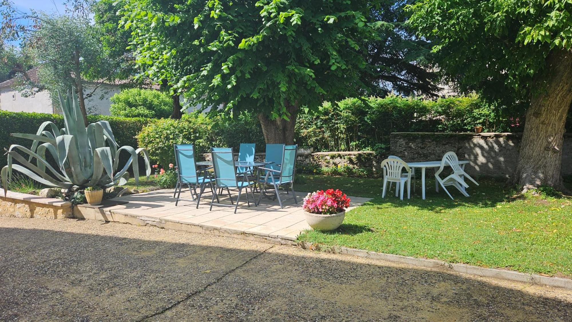 Chambres Et Gites Les Deux Chenes Pres De Bergerac Le Fleix Exterior photo