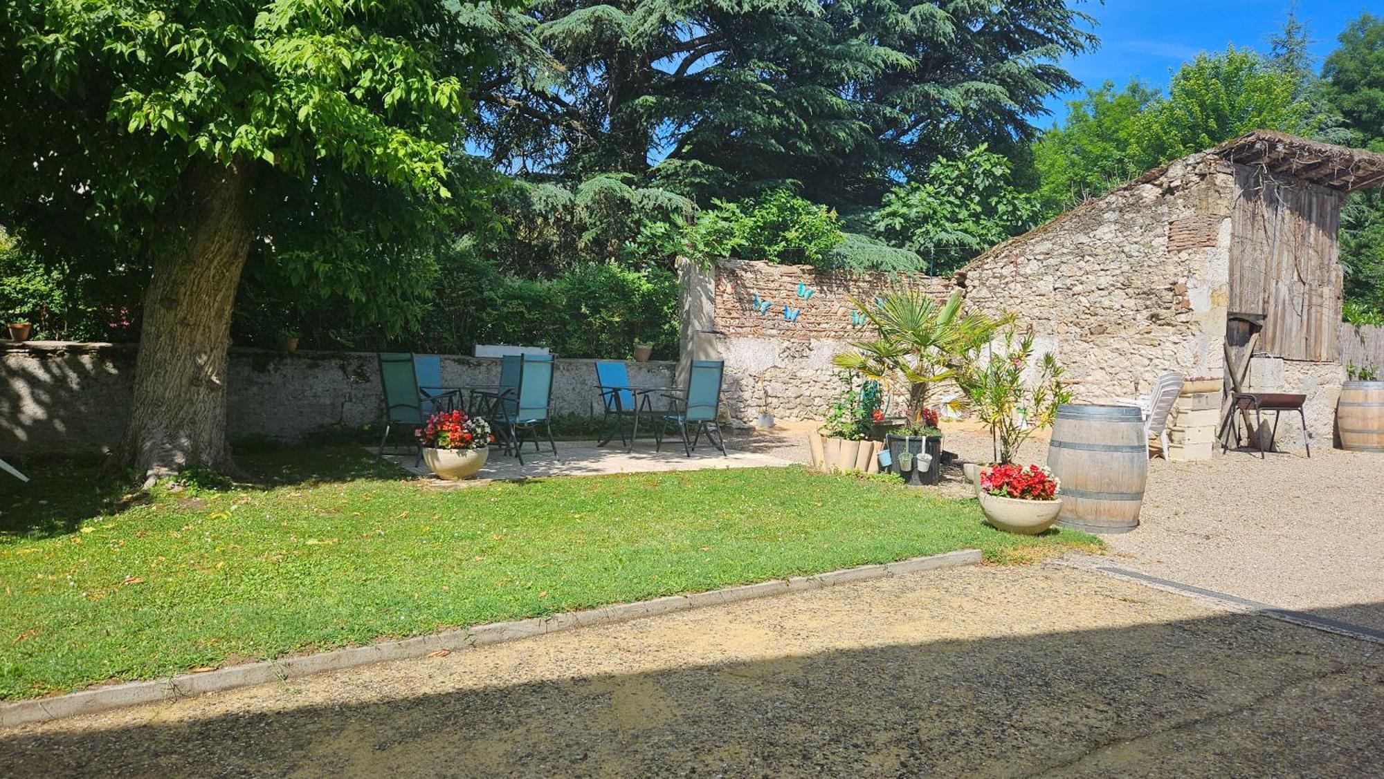 Chambres Et Gites Les Deux Chenes Pres De Bergerac Le Fleix Exterior photo