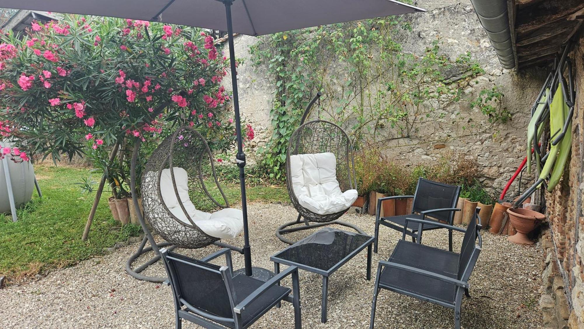 Chambres Et Gites Les Deux Chenes Pres De Bergerac Le Fleix Exterior photo