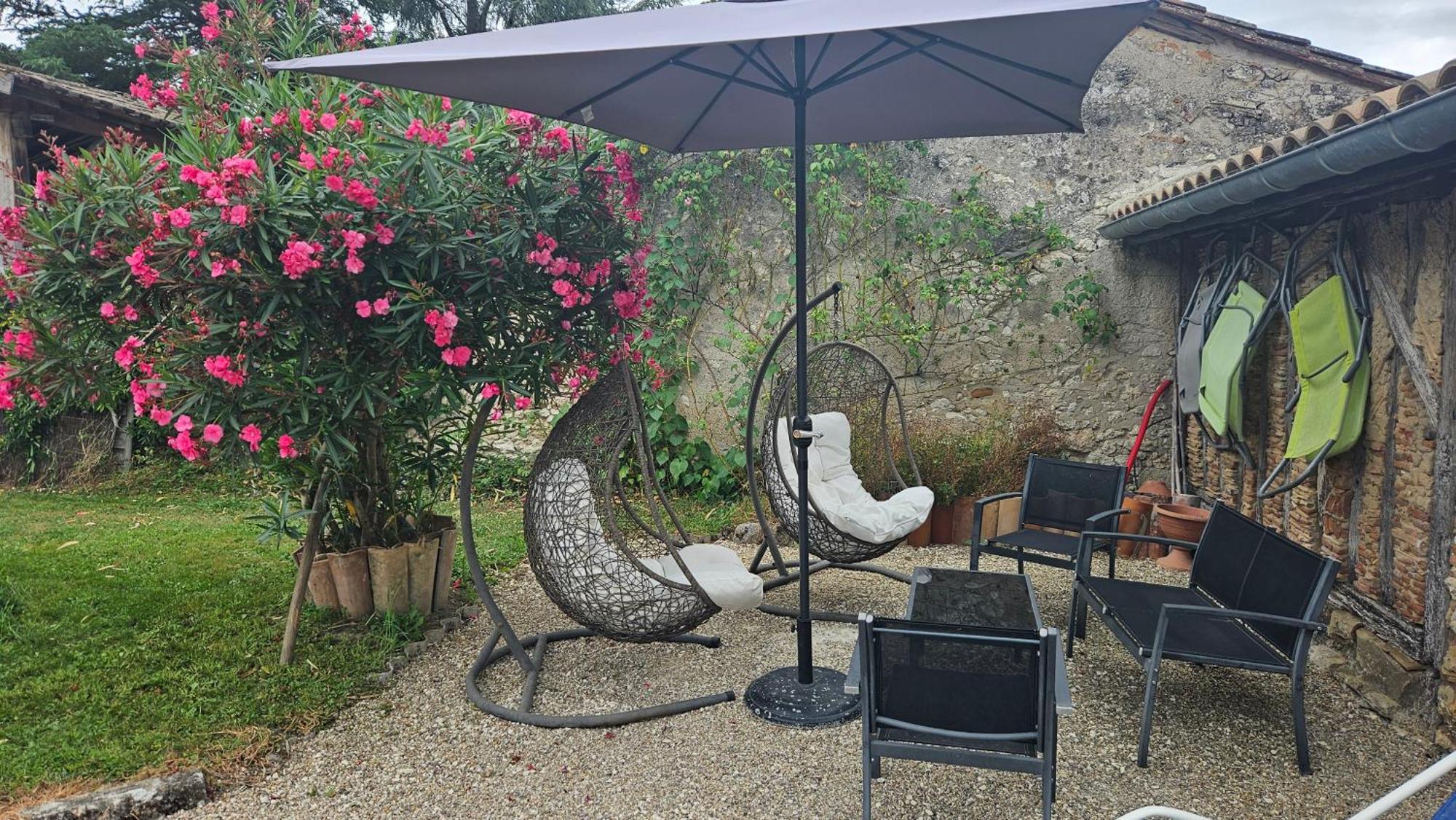 Chambres Et Gites Les Deux Chenes Pres De Bergerac Le Fleix Exterior photo